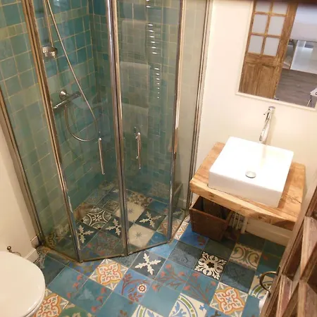 Studio Nazareth 5 *